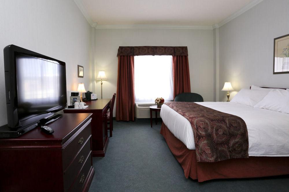 The Bridgeport Inn Fort Mcmurray Extérieur photo