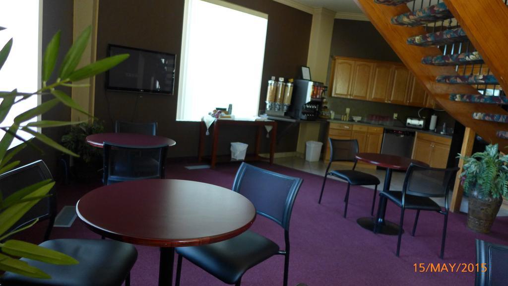 The Bridgeport Inn Fort Mcmurray Extérieur photo