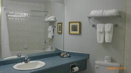 The Bridgeport Inn Fort Mcmurray Extérieur photo